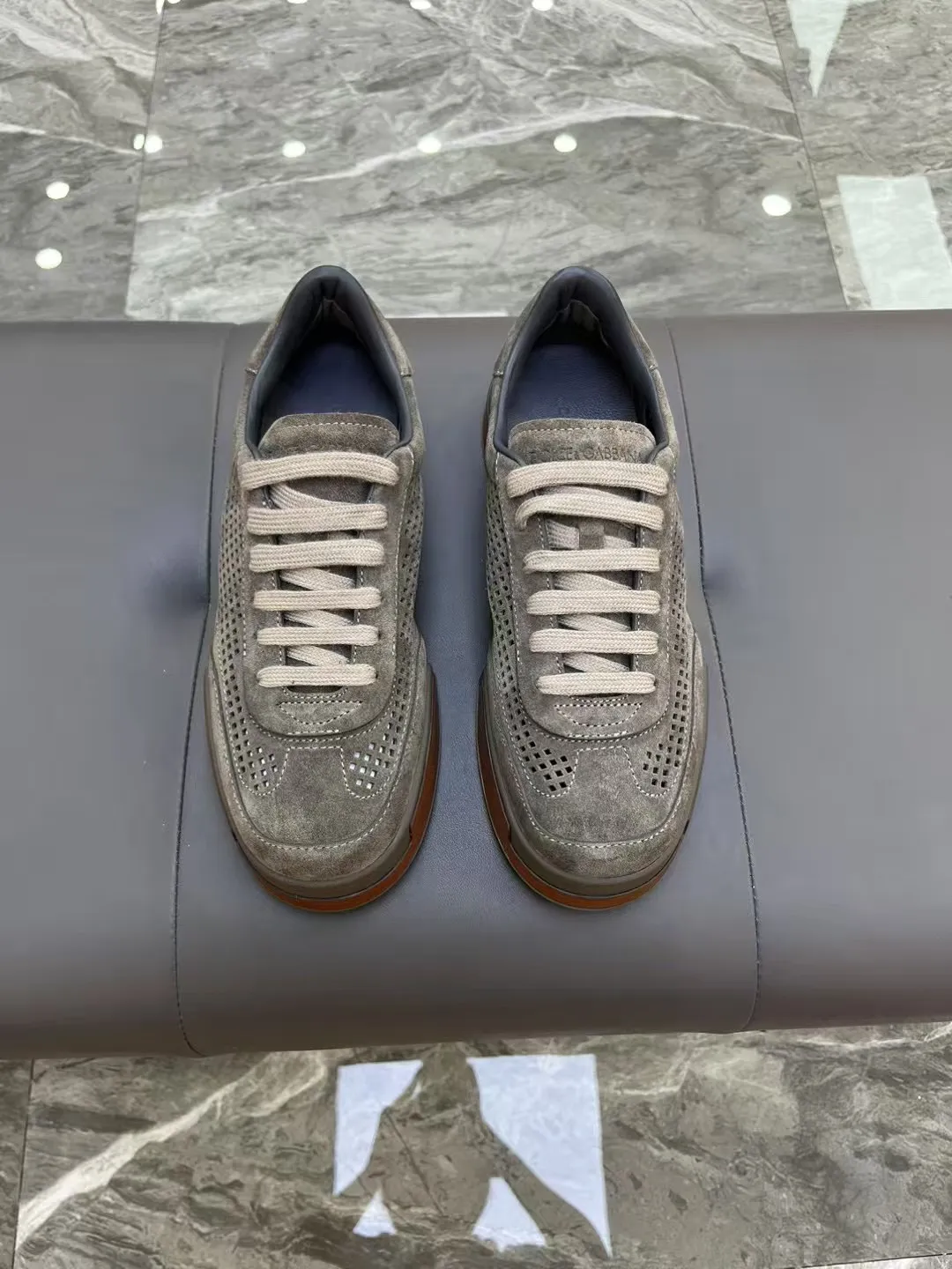 Men's shoes 💰460 [New style] 🐝🐝⚠️[DG] ⚠️High grade, top craftsmanship ⚠️Men's casual style, regular size 39 to 44 (45 can be customized ⚠️D &G Fashionable and casual style, unique design style! Fully original single-layer calfskin hollow design, inner calfskin latex back foot! Exclusive for summer! Original TPU outsole! Look at the details of the quality, and it can stand up to all kinds of tests!